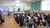 手話の「拍手」をやってます！