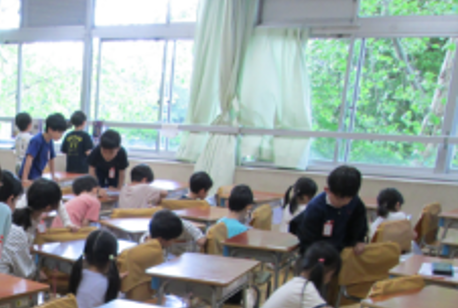 写真は４月避難訓練のもの