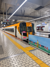 京都駅に到着し、近鉄特急に乗車しました。全員元気に、予定どおり修学旅行を進めています。