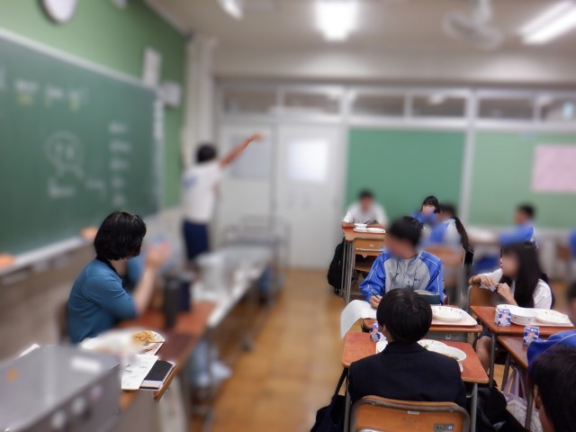 ２年生の給食での一コマ
