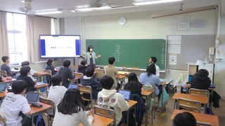 B組