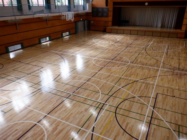 改修工事を終えた体育館フロア